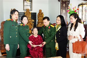 Hiệp hội Doanh nghiệp quân đội trao quà hỗ trợ cho đồng bào bị ảnh hưởng bởi thiên tai tại Quảng Trị và Thành phố Huế