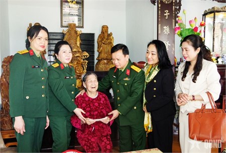 Hiệp hội Doanh nghiệp quân đội trao quà hỗ trợ cho đồng bào bị ảnh hưởng bởi thiên tai tại Quảng Trị và Thành phố Huế